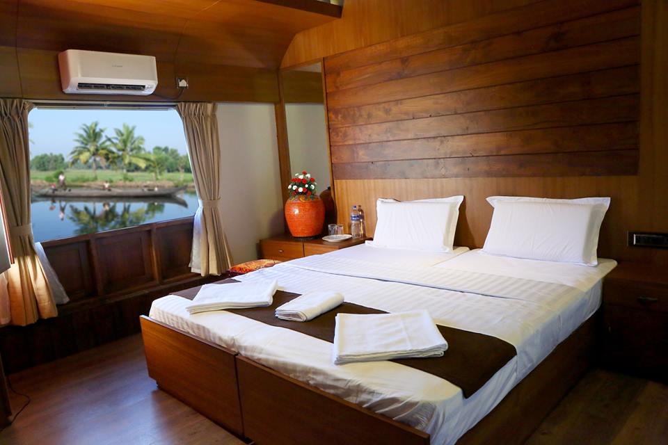 houseboats in Kerala – Explore Kerala with Sanguine Holidays